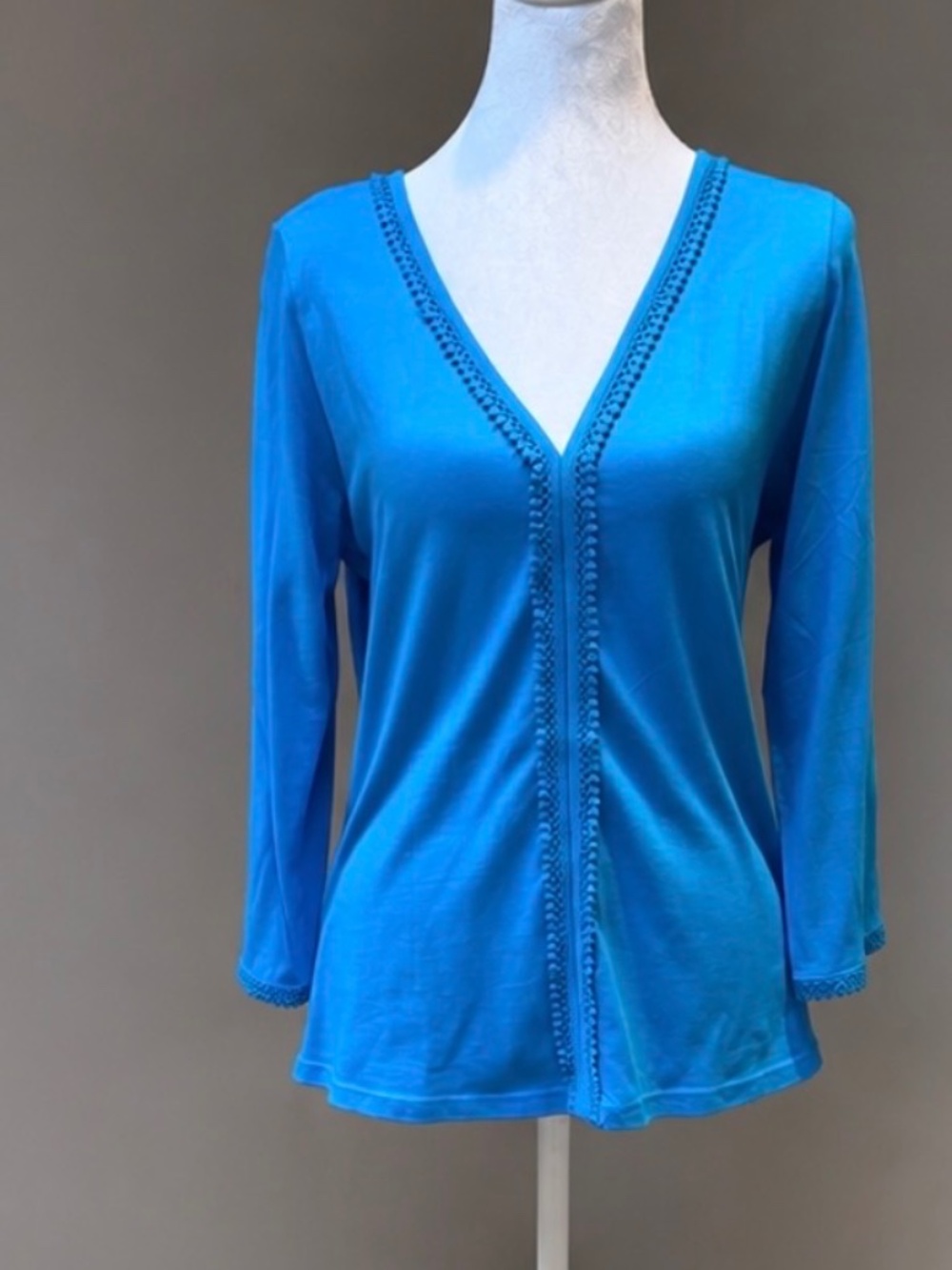 NWOT Soft Surroundings Zoey Tee Blue Danube Lace Trim V-Neck Top Small